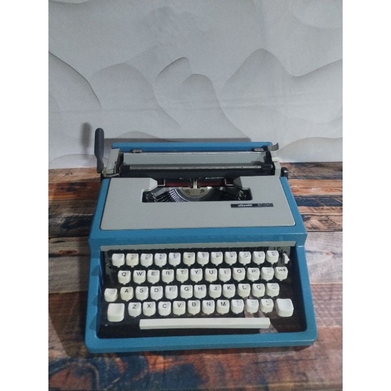 Máquina de Escrever Olivetti Studio