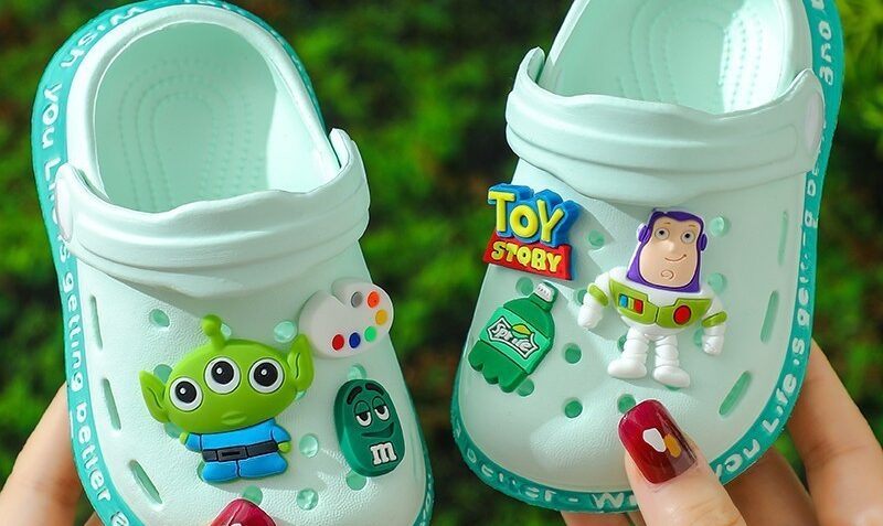 Sapatos de Buraco para Crianças Sapatos de Verão Buzz Lightyear Cartoon Slippers Home Menina Menino Menino Menino Sandál