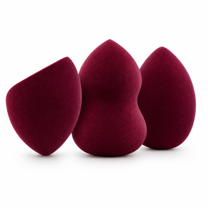 Kit com 3 esponjas de maquiagem roxas com bordas chanfradas, esponja blending e conta-gotas